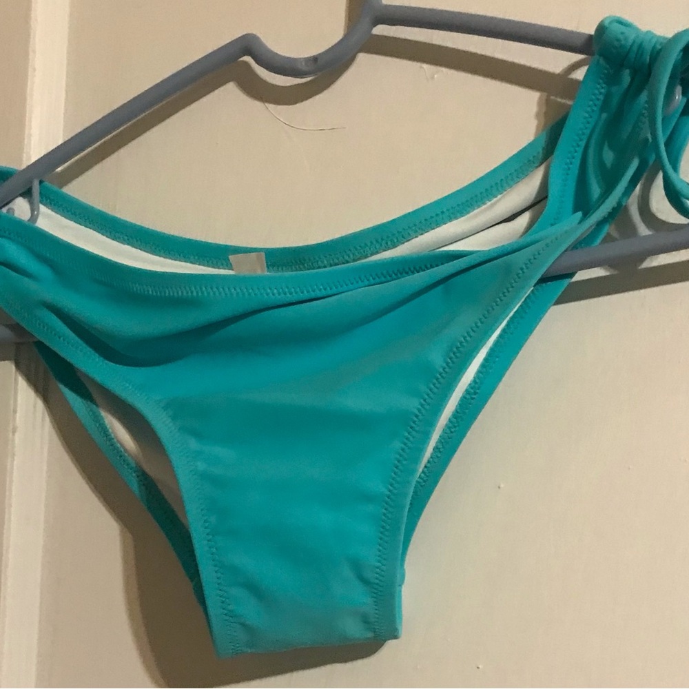 New Attraco Bikini Set - Picture 2 of 3